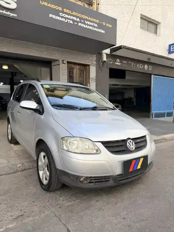 Volkswagen Suran 1.6 I Highline 90D 2009 - foto 2