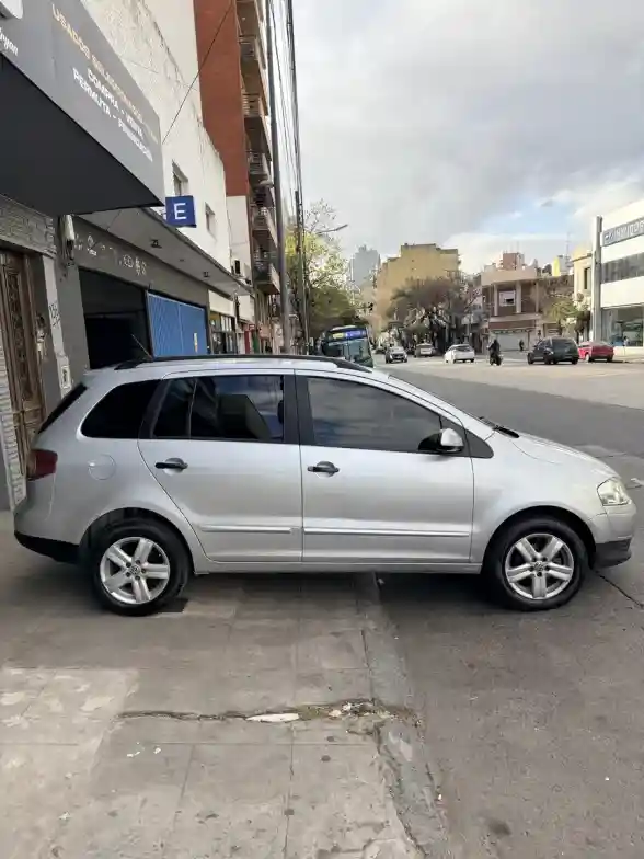 Volkswagen Suran 1.6 I Highline 90D 2009 - foto 4