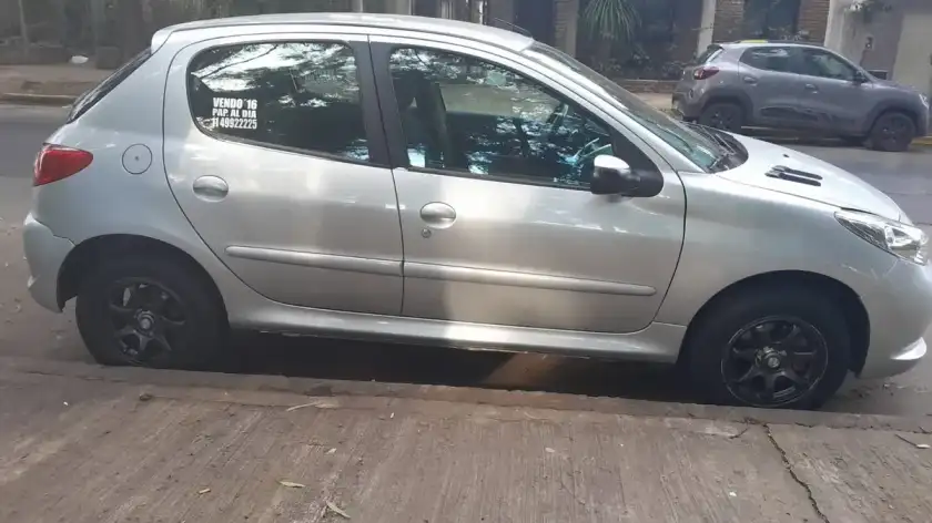 Peugeot 207 1.4 Allure 75Cv 2016 - foto 2