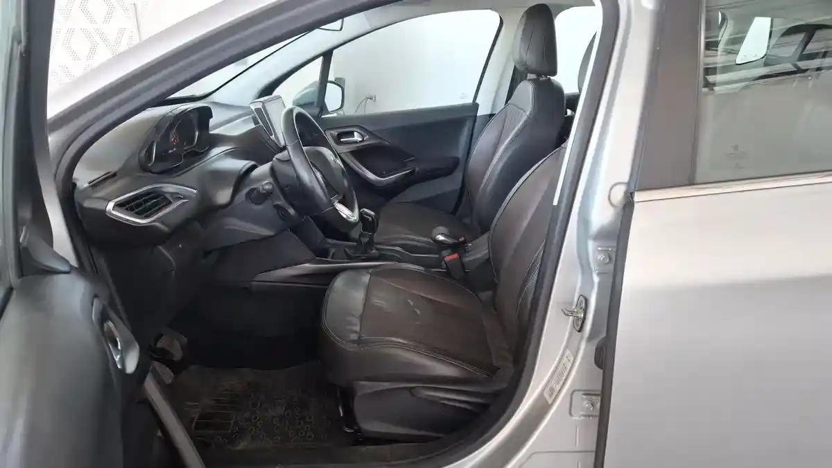 Peugeot 2008 1.6 Feline 2018 - foto 5