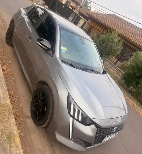 Peugeot 208 2023 - foto 1