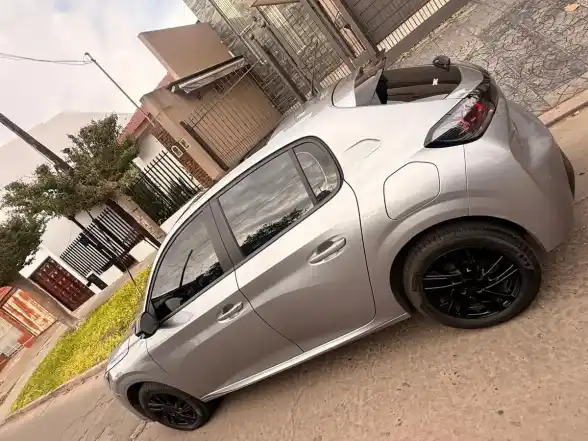 Peugeot 208 1.6L Feline Tiptronic 2023 - foto 3