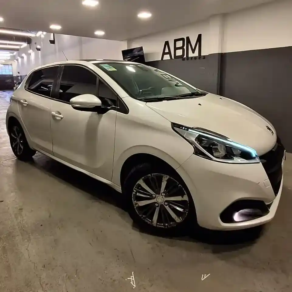 Peugeot 208 2021 - foto 1