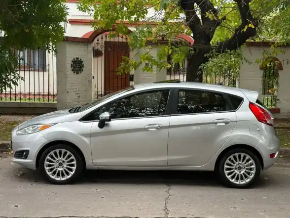 Ford Fiesta Kinetic 1.6 Se Plus 120Cv 2014 - foto 5