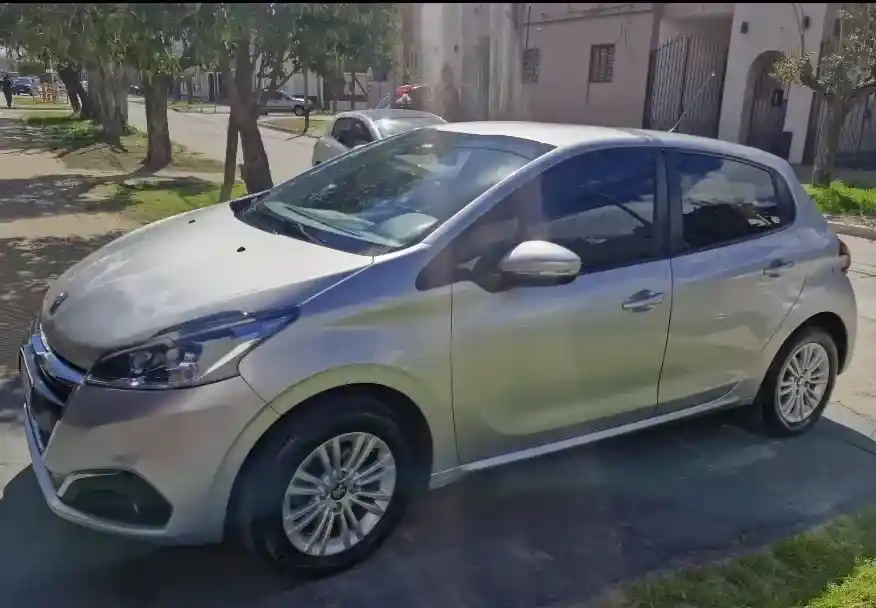 Peugeot 208 1.6 Allure 2019 - foto 1