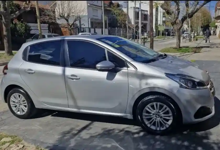 Peugeot 208 1.6 Allure 2019 - foto 2