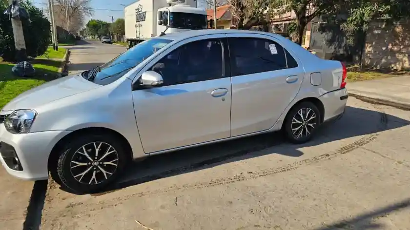 Toyota Etios 1.5 Platinum 4 P Automática 2017 - foto 4