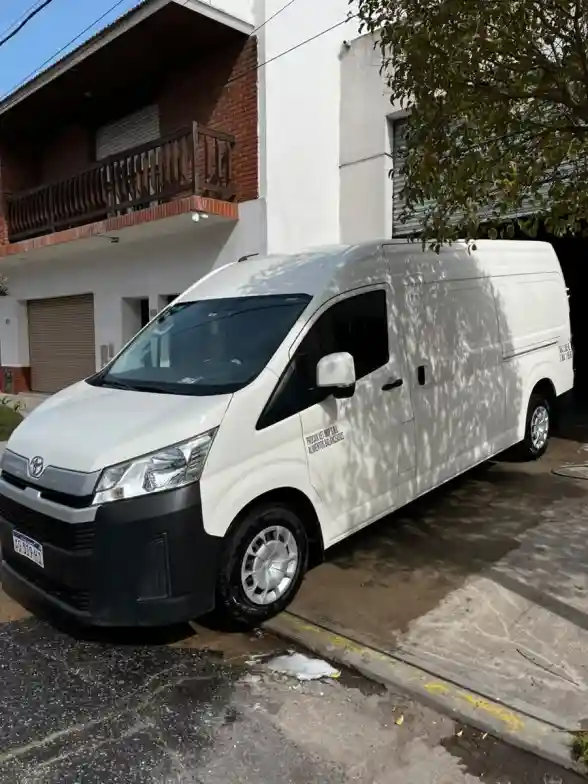 Toyota Hiace 2023 - foto 1