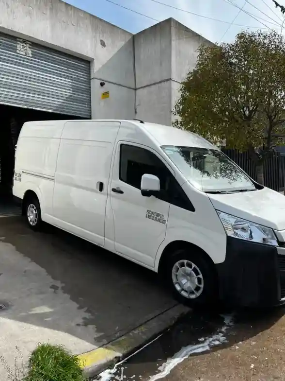 Toyota Hiace 2.8 Tdi Furgón 6At L2H2 3A 5P 2023 - foto 3