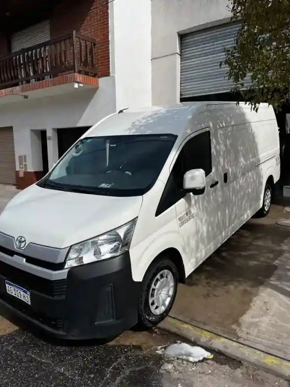 Toyota Hiace 2.8 Tdi Furgón 6At L2H2 3A 5P 2023 - foto 4