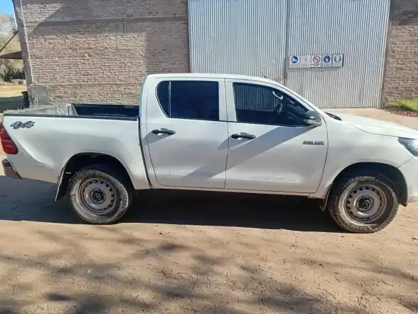 Toyota Hilux 2.4 Cd Dx 150Cv 4X4 2020 - foto 3