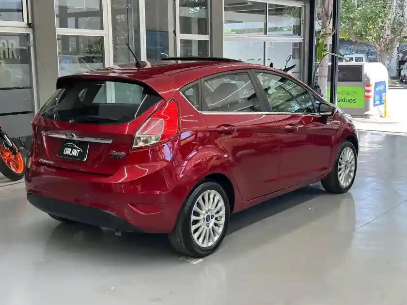 Ford Fiesta Kinetic 1.6 Titanium 120Cv 2013 - foto 4
