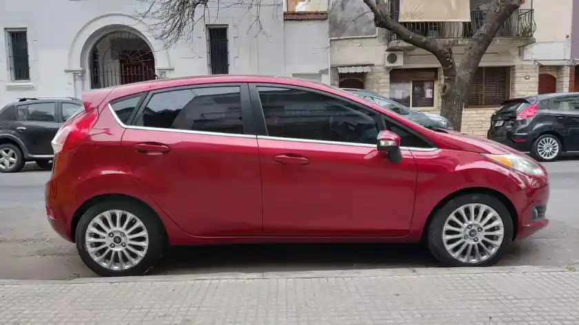 Ford Fiesta Kinetic 1.6 Titanium Powershift 120Cv 2014 - foto 2