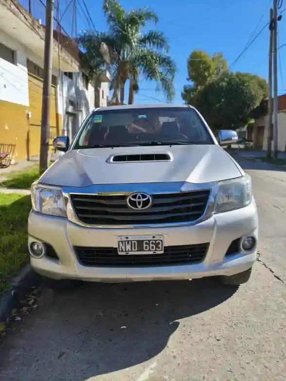 Toyota Hilux 3.0 D/Cab 4X2 D Srv 2014 - foto 1