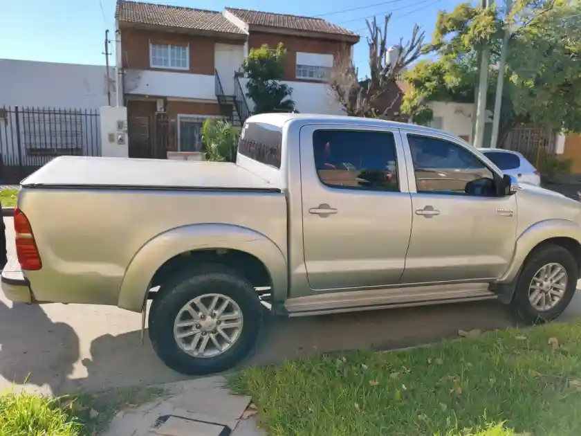 Toyota Hilux 3.0 D/Cab 4X2 D Srv 2014 - foto 2