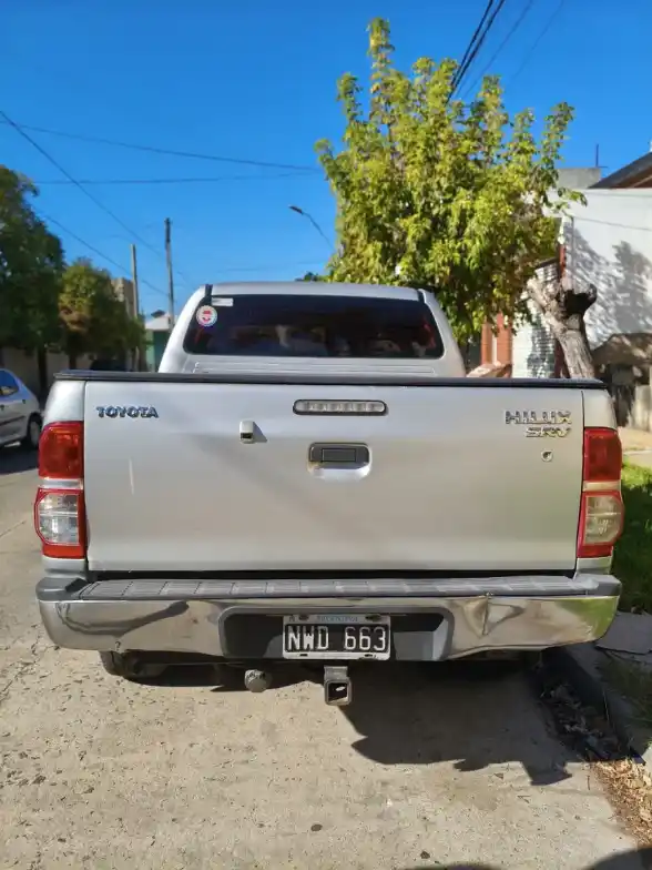 Toyota Hilux 3.0 D/Cab 4X2 D Srv 2014 - foto 3