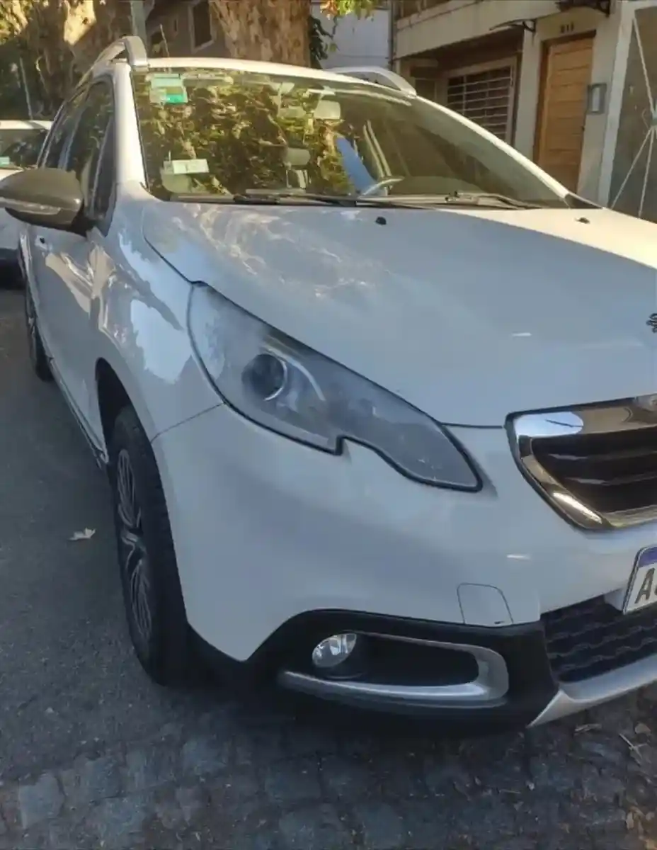 Peugeot 2008 1.6 Active 2018 - foto 1
