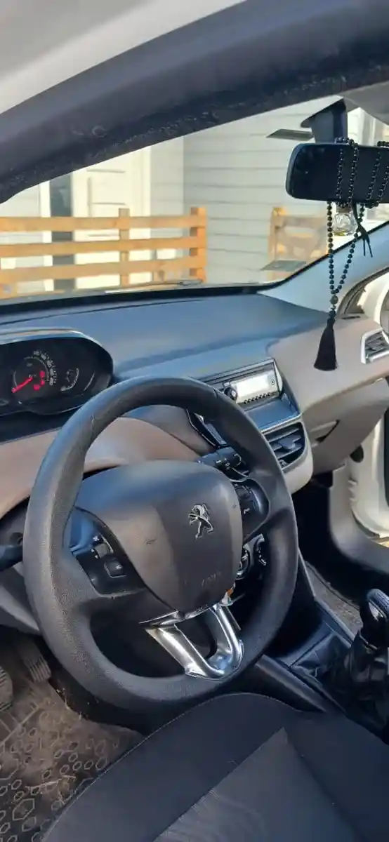 Peugeot 2008 1.6 Active 2018 - foto 5