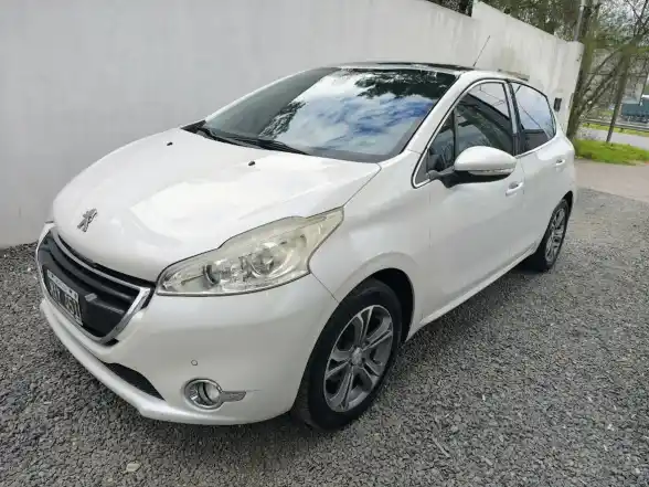 Peugeot 208 1.6 Feline 2013 - foto 1