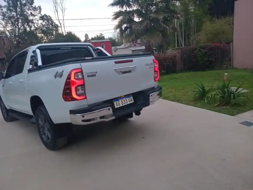 Toyota Hilux Pick-Up Srv 2.8 Tdi 4X4 Automática 2024 - foto 5