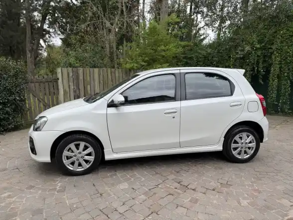 Toyota Etios 1.5 Xls Mt 2017 - foto 2