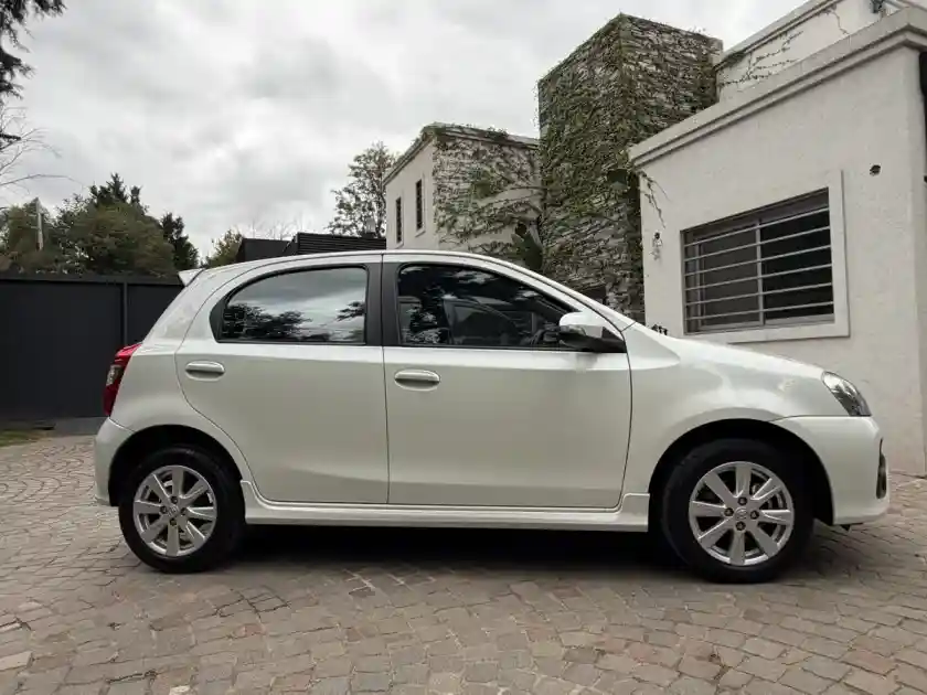Toyota Etios 1.5 Xls Mt 2017 - foto 3