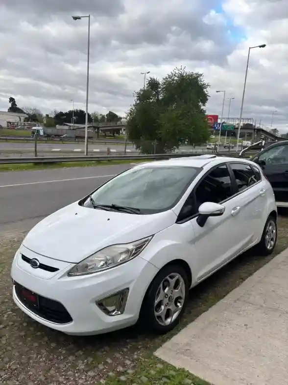 Ford Fiesta Kinetic 2011 - foto 1