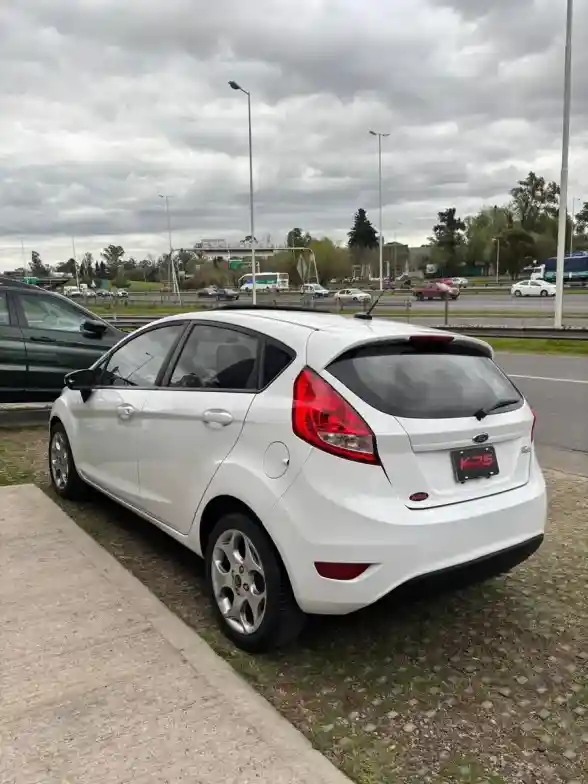 Ford Fiesta Kinetic 1.6 Design 120Cv Titanium 2011 - foto 3