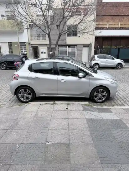 Peugeot 208 1.6 Feline 2014 - foto 2