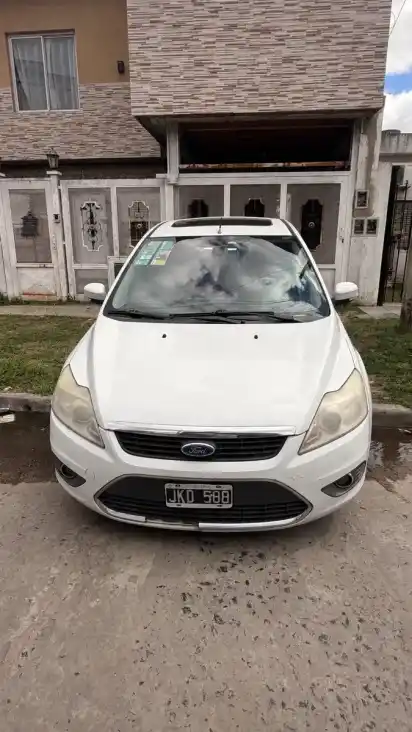 Ford Focus 2 1.8 Td Exe Sedan Ghia 2010 - foto 2