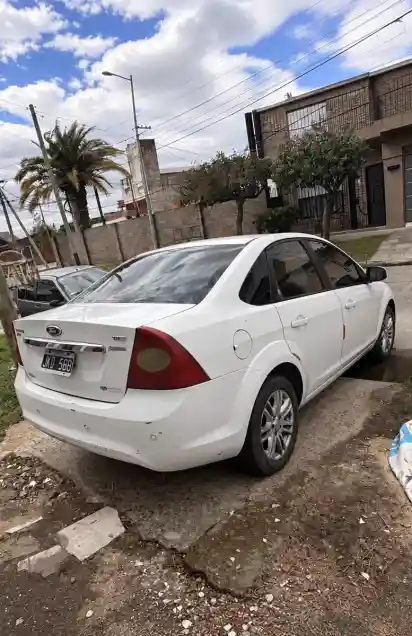 Ford Focus 2 1.8 Td Exe Sedan Ghia 2010 - foto 3