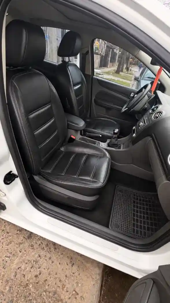 Ford Focus 2 1.8 Td Exe Sedan Ghia 2010 - foto 5