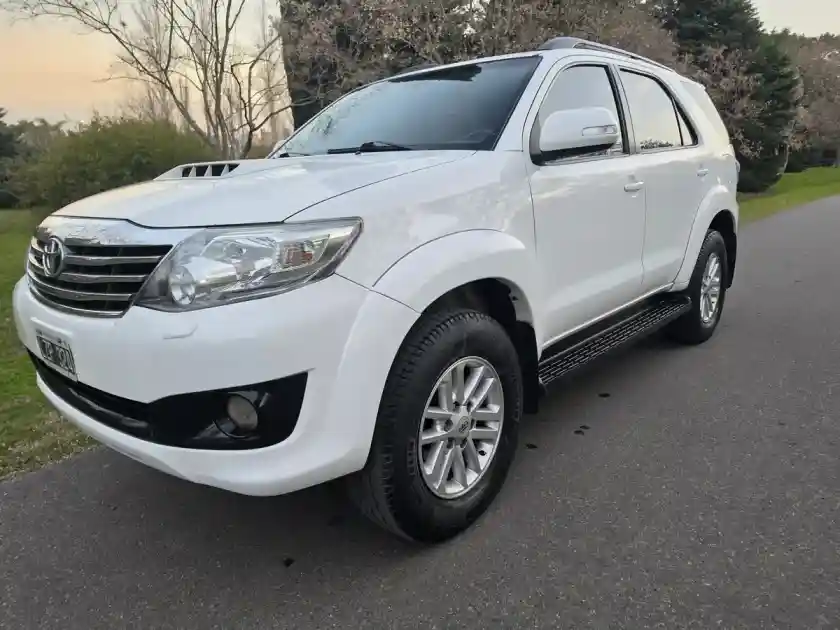 Toyota Hilux Sw4 3.0 Srv Cuero I 171Cv 4X4 5At - A4 2013 - foto 1