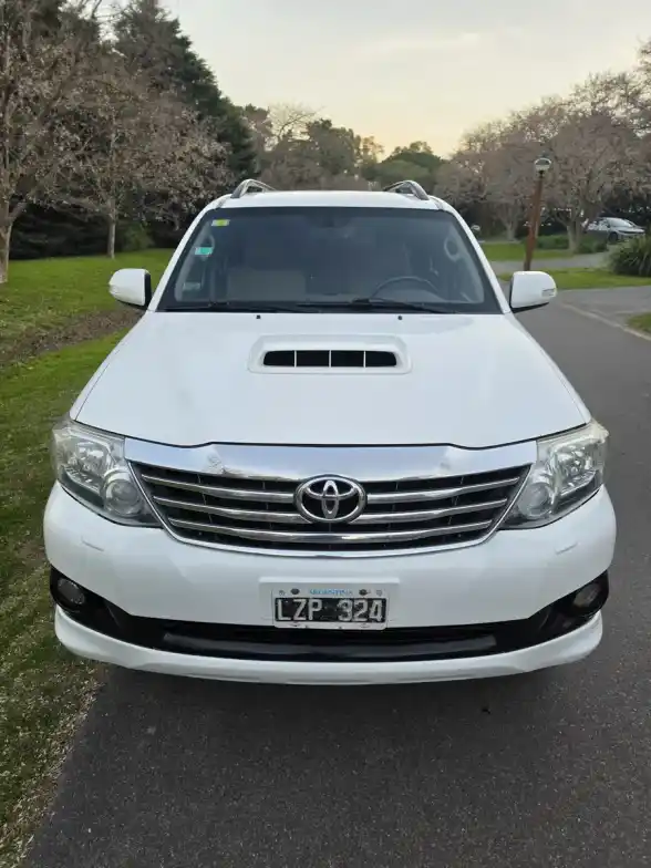 Toyota Hilux Sw4 3.0 Srv Cuero I 171Cv 4X4 5At - A4 2013 - foto 2