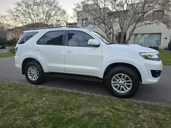 Toyota Hilux Sw4 3.0 Srv Cuero I 171Cv 4X4 5At - A4 2013 - foto 3
