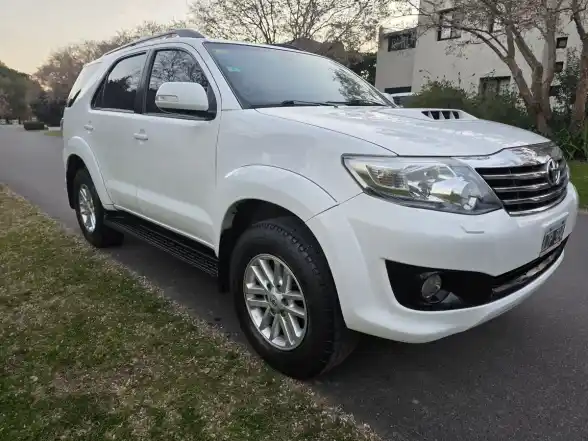 Toyota Hilux Sw4 3.0 Srv Cuero I 171Cv 4X4 5At - A4 2013 - foto 4