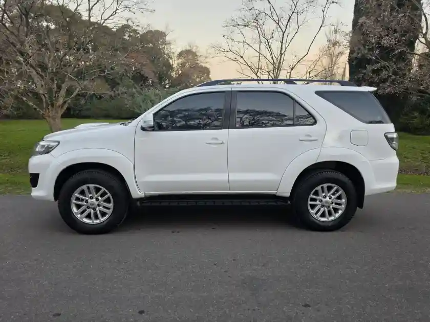 Toyota Hilux Sw4 3.0 Srv Cuero I 171Cv 4X4 5At - A4 2013 - foto 5
