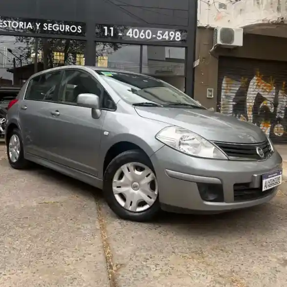 Nissan Tiida 1.8 Visia 5 P 2011 - foto 4