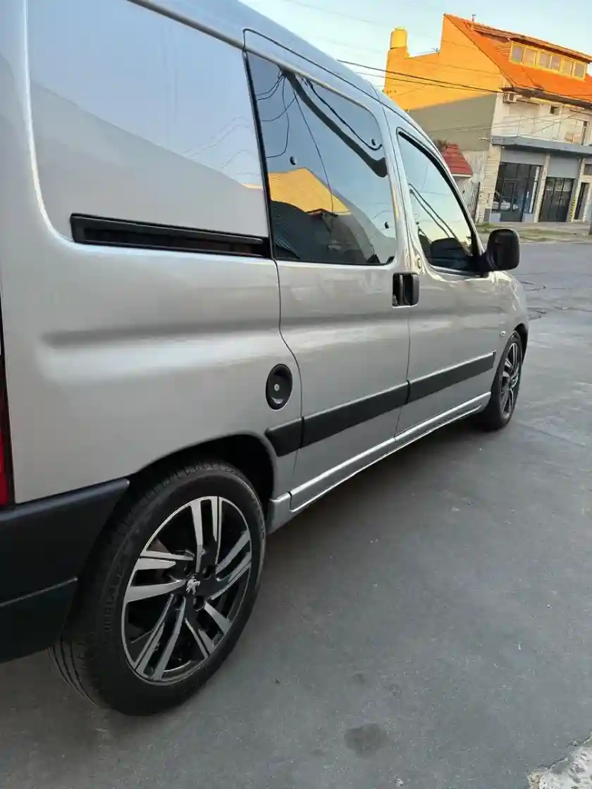 Peugeot Partner 1.6 Hdi Furgon Confort 5As 2017 - foto 5