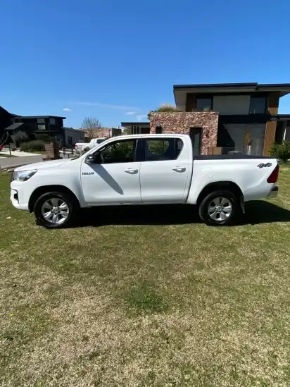 Toyota Hilux Pick-Up 2.8 Cd Sr 177Cv 4X4 2018 - foto 2