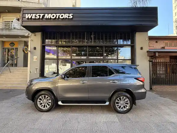 Toyota Sw4 2.8 Srx 204Cv 4X4 7As At 2023 - foto 3