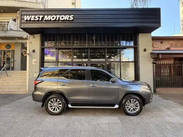 Toyota Sw4 2.8 Srx 204Cv 4X4 7As At 2023 - foto 4