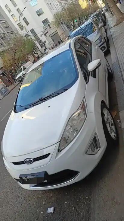 Ford Fiesta Kinetic Design 1.6 Sedan Titanium 2012 - foto 1