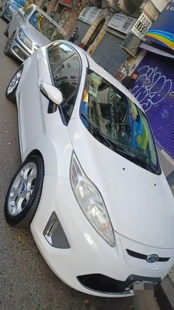 Ford Fiesta Kinetic Design 1.6 Sedan Titanium 2012 - foto 4