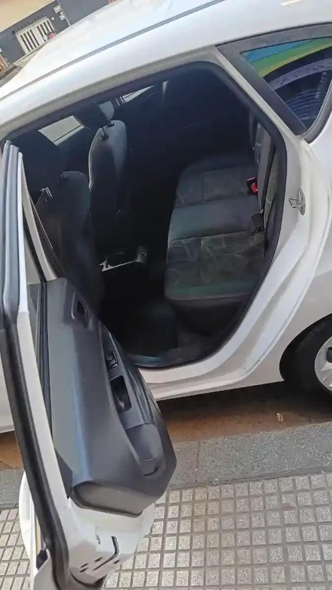 Ford Fiesta Kinetic Design 1.6 Sedan Titanium 2012 - foto 5