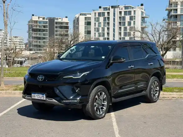 Toyota Sw4 2.8 Srx 204Cv 4X4 7As At 2025 - foto 1