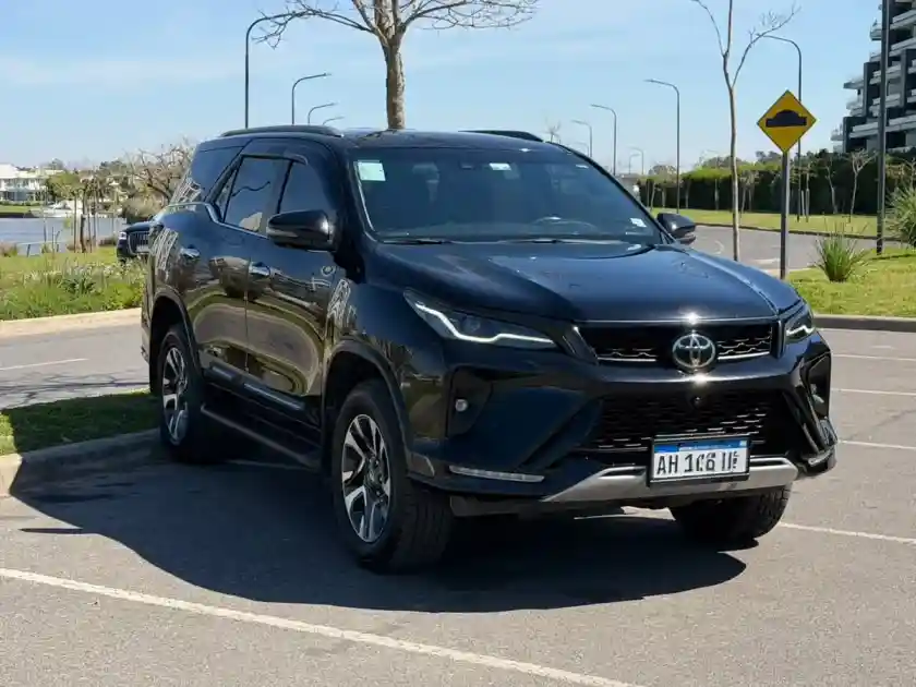 Toyota Sw4 2.8 Srx 204Cv 4X4 7As At 2025 - foto 3