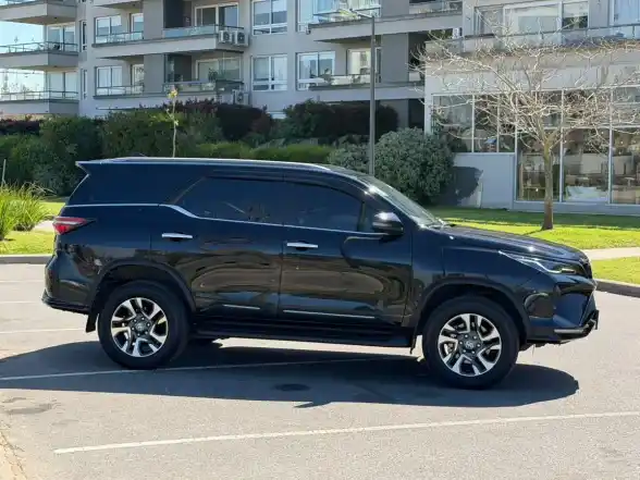 Toyota Sw4 2.8 Srx 204Cv 4X4 7As At 2025 - foto 4