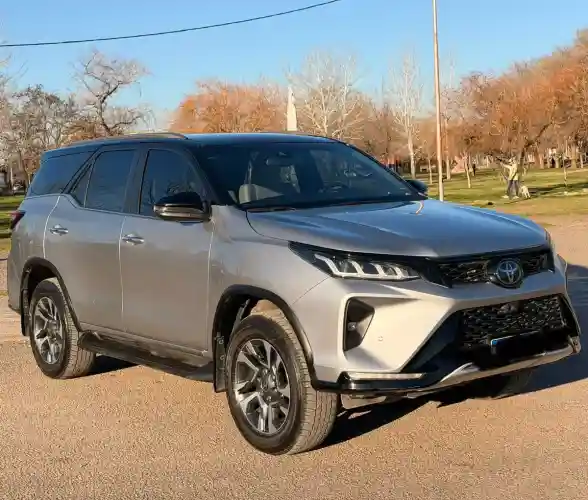 Toyota Sw4 2.8 Tdi Diamond 4X4 6At 7As 2023 - foto 1