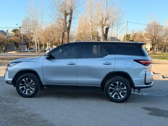 Toyota Sw4 2.8 Tdi Diamond 4X4 6At 7As 2023 - foto 5